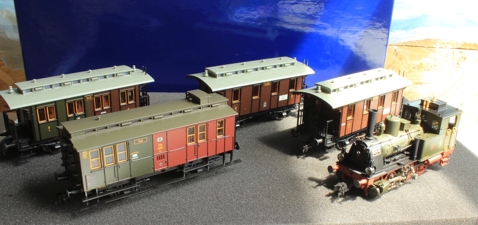 Steam locomotive T3 and passenger cars, K.P.E.V., Roco, H0 scale (1:87)